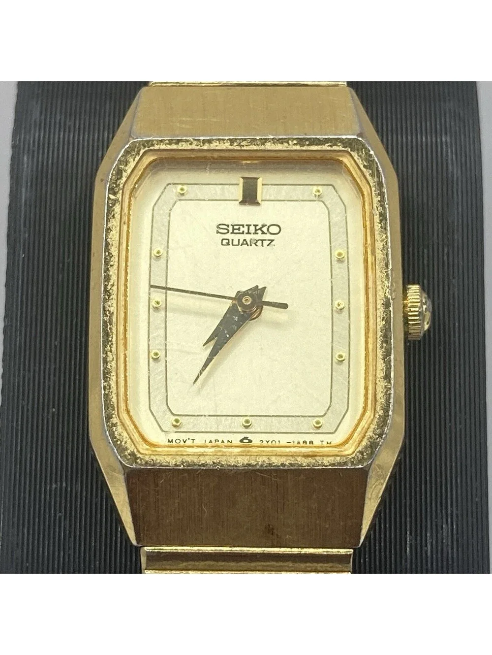 Vintage 1990s Seiko Quartz Ladies Watch Gold Tone Tank Rectangular Smooth Links